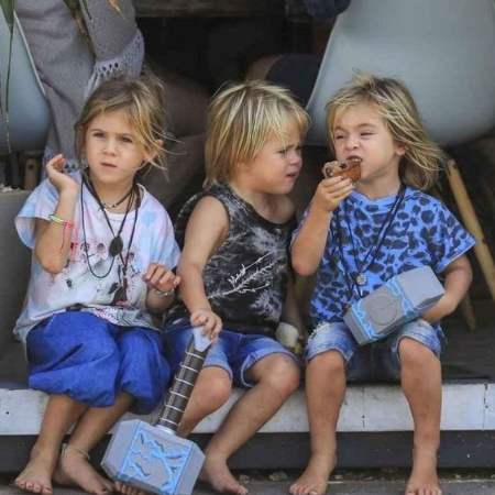 Sasha Hemsworth his two siblings.